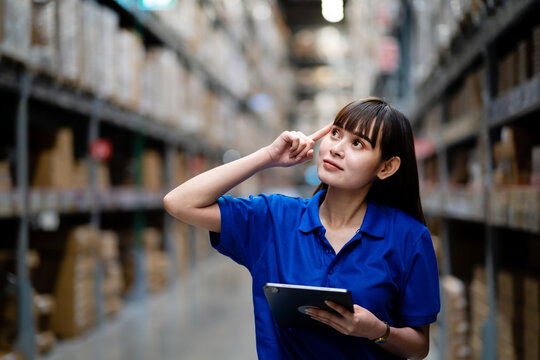 Beautiful warehouse worker Check inventory in large warehouses Systematically manage and upgrade the export network