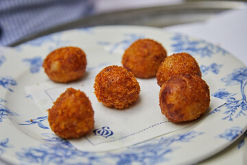 croquetas, albóndigas, frito,