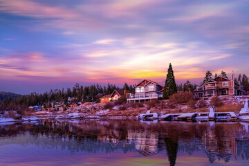 Fototapeta premium Beautiful view Big Bear Lake with snow at sunset. Big Bear,CA ,USA 