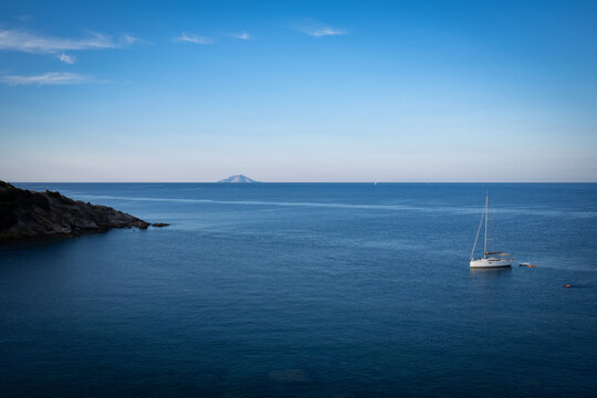 Montecristo visto dall'Isola d'Elba