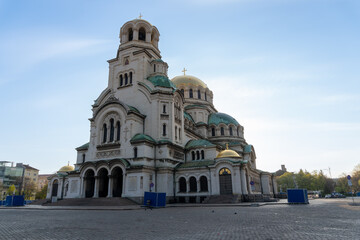 Fototapeta na wymiar Alexander Nevski Cathedral in the city of Sofia in Bulgaria, with the light of dawn on a day with clear skies.