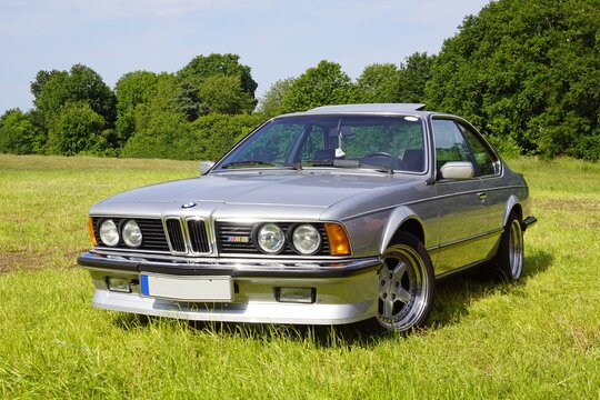 BMW M5 E24 in silber