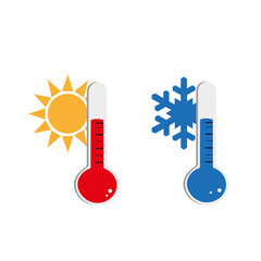 Iconos de termómetros que muestran temperaturas frías y calientes con un sol y un copo de nieve sobre un fondo blanco liso y aislado. Vista de frente y de cerca. Copy space