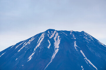 夜明け前の精進湖・富士山