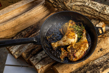 キャンプで料理　food using a bonfire at the campsit