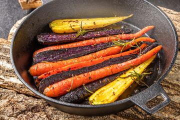 キャンプで料理　food using a bonfire at the campsit