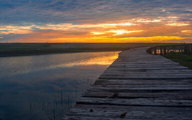 Obraz na płótnie Canvas Beautiful river sunset view with pier
