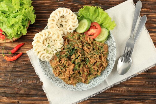 Lotek Karedok, SUndanese Signature Dish