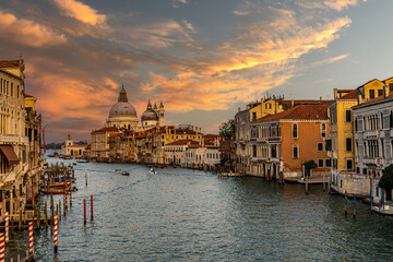 view of the town of venice - 610823921