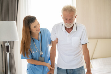 Obraz premium Nurses are caring for elderly patients at home. Home care concept.