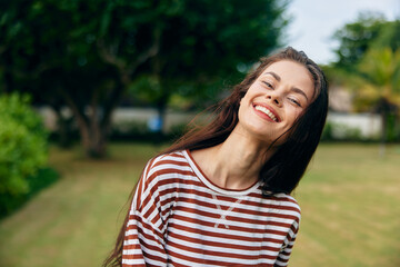 Fototapeta premium joy woman park freedom lifestyle summer walk t-shirt beautiful nature smiling