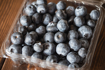 新鮮なブルーベリー。ビタミンたっぷりの甘酸っぱい果物。