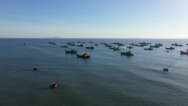 Tam Tien Fish Market - Quang Nam Province The most beautiful fish market in Quang Nam's sea, the fish market on Tam Tien beach in Nui Thanh district, about 15 km from Tam Ky city, is the largest whole