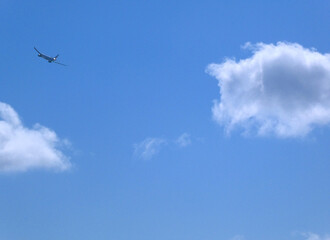 飛び立つ飛行機