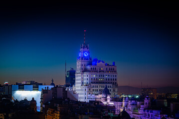 vistas nocturnas de la ciudad de Madrid España	