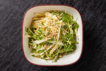 りんごの入ったグリーンサラダ　photo of green salad with apples