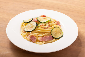 ズッキーニとベーコンのパスタ