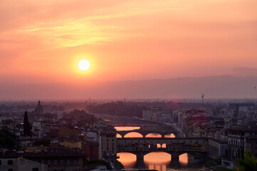 Fototapeta na wymiar Sunset over the river in Florence
