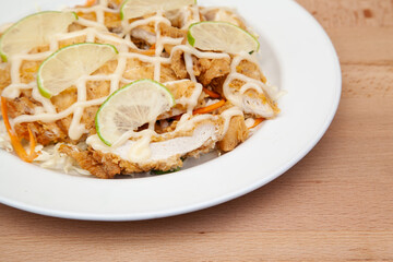 Fried chicken with lime and mayonnaise sauce