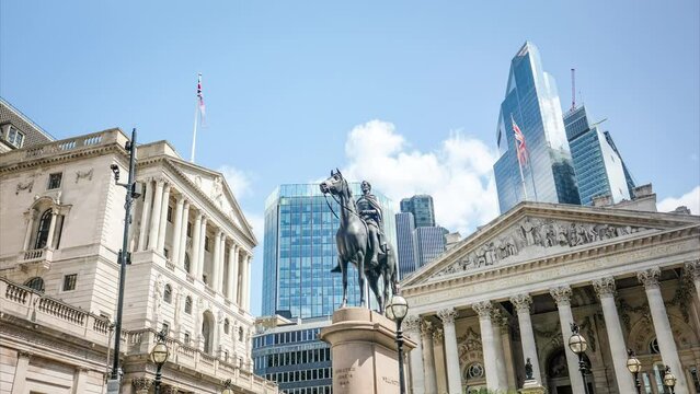 London- Time lapse of the Bank Of England and the City of London 