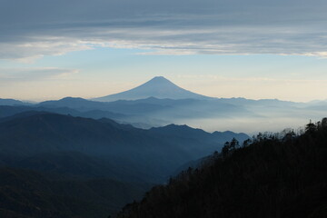 Fototapeta na wymiar 富士山の眺め。日本の雄大な自然。百名山。