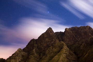 Paisaje nocturno del Valle de Agaete en la isla de Gran Canaria, España
