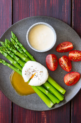 Asparagus with poached egg, tomatoes and hollandaise sause . Healthy eating. Vegetarian food.