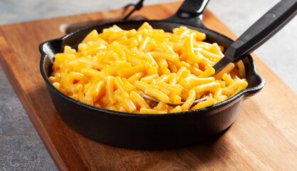 American creamy macaroni and cheese pasta