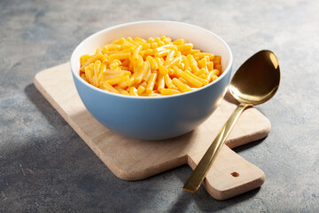 American creamy macaroni and cheese pasta