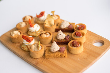 Plateau traiteur, cocktails, toasts et petits fours	