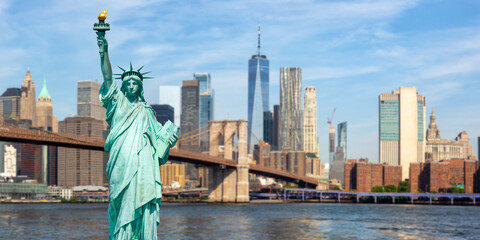Fototapeta premium New York City skyline of Manhattan with Statue of Liberty, Brooklyn Bridge and World Trade Center photomontage panorama in the United States