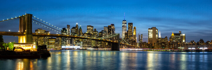 Fototapeta na wymiar New York City skyline of Manhattan panorama with Brooklyn Bridge and World Trade Center skyscraper at twilight in the United States