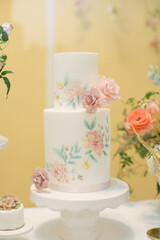 Floral cake with roses 