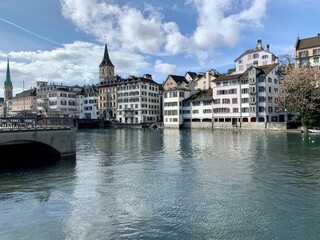 Stadt Zürich in der Schweiz am Fluss Limmat