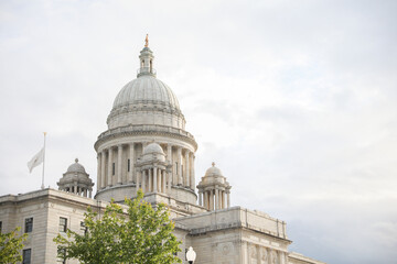 Obraz premium State house symbolizes government, democracy, governance, power, authority, and the architectural embodiment of political institutions