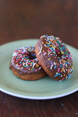 donuts with icing sugar