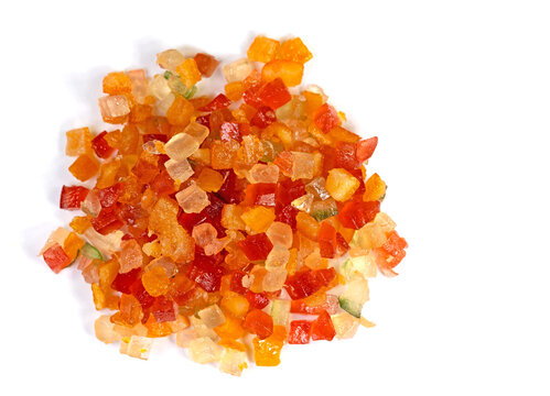 Zitronat und Orangeat vor wei&szlig;en Hintergrund