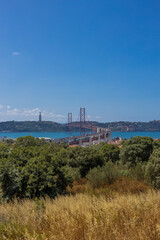 Fototapeta premium Ponte 25 de Abril vista do alto do Alvito em Lisboa