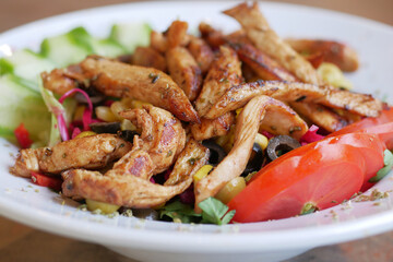 vegetable salad with grilled chicken 