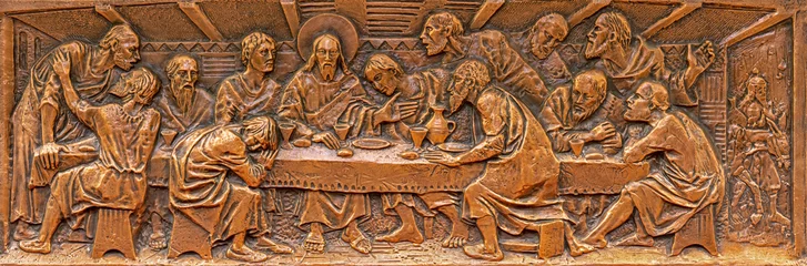 Tuinposter Title: NAPLES, ITALY - APRIL 23, 2023: The bronze relief of Last supper in chapel of the church Chiesa di San Giovanni a Carbonara by Luigi Feretti (1965). © Renáta Sedmáková