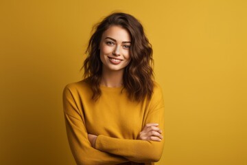 Obraz premium Headshot portrait photography of a satisfied girl in her 20s crossing the arms against a mustard yellow background. With generative AI technology