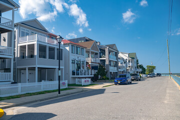 Fototapeta na wymiar Shoreline along the Chesapeake Bay Homes, in North Beach, Maryland.