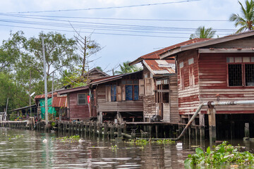 Fototapeta na wymiar Wooden houses on a canal