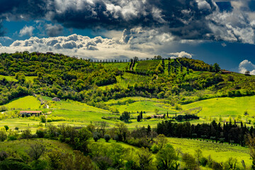 Fototapeta na wymiar Die schöne Landschaft der Toskana in Italien im Frühling