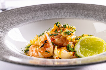 Grilled shrimps with fresh green herbs, lemon and garlic