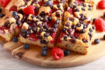 Blueberry and raspberry cake,