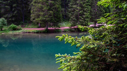 Obraz premium Mountain blue lake water landscape. Braies lake with crystal water in background of mountains. Dolomites, Italy.
