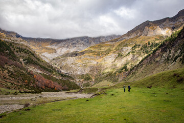 Fototapeta premium Paysage montagne Pyrénées (Espagne, Vallée de Pineta)