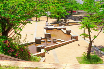 新神戸駅前・生田川公園の初夏の風景　神戸市中央区にて