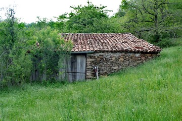 Fototapeta na wymiar old stones house